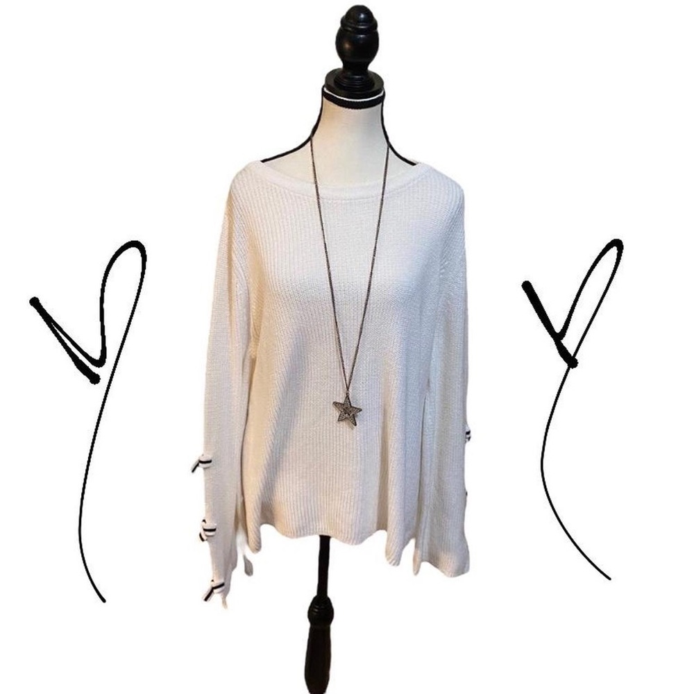 White Sweater with Bow Sleeve Accents ⋆｡‧₊°♱༺𓆩❦︎𓆪༻♱༉‧₊˚.